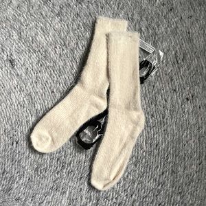 NEW ASOS design super fluffy calf length socks in winter white